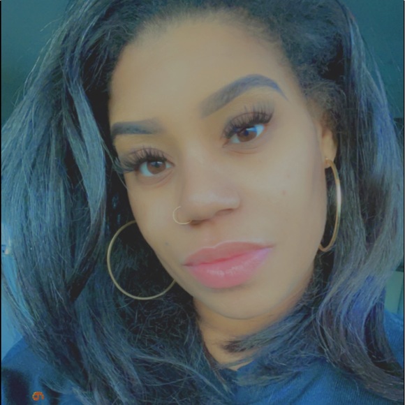Meet your Posher, Courtney - Picture 1 of 1